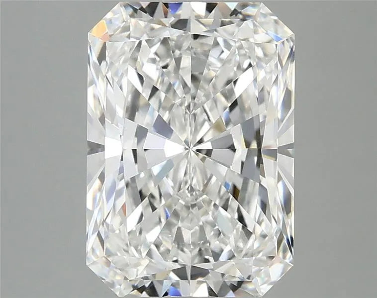 3.48ct Radiant Lab Grown Diamond (Colour E, Clarity VVS2, IGI Certified)