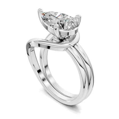 ELARA PEAR TWIST RING