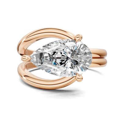 ELARA PEAR TWIST RING